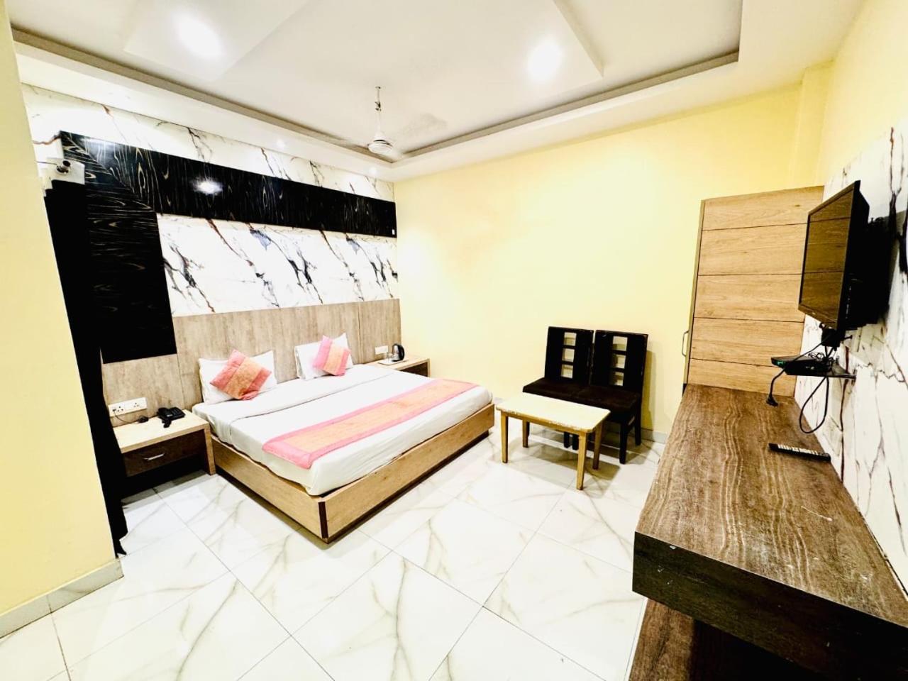 Hotel Megha Inn Lucknow Eksteriør billede